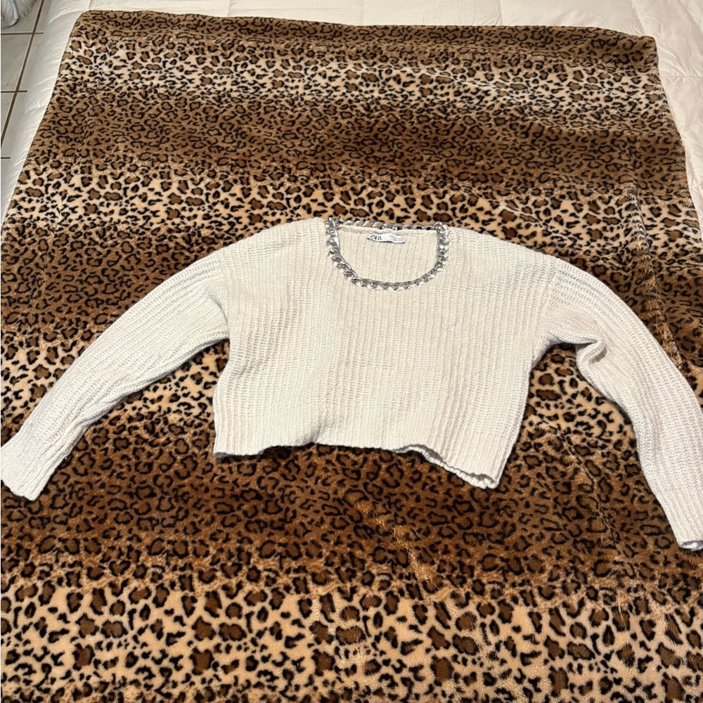 Zara cable knit cream Sweater with Embellished Neckline🎀🎀